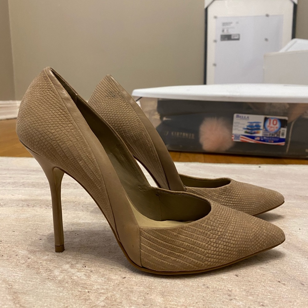 Steven nude pumps